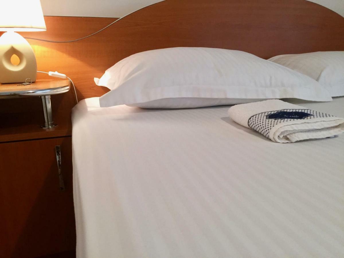 G.Eag - Premium Apartment Oradea Eksteriør billede