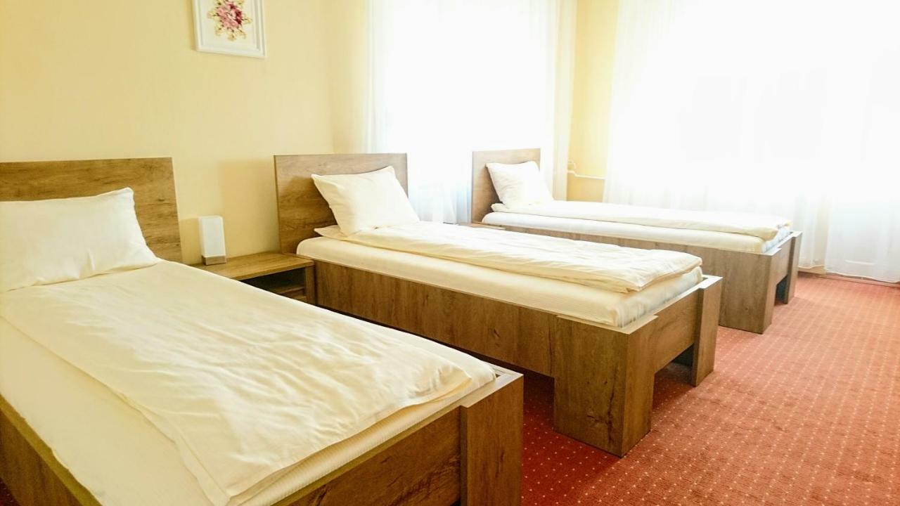 G.Eag - Premium Apartment Oradea Eksteriør billede