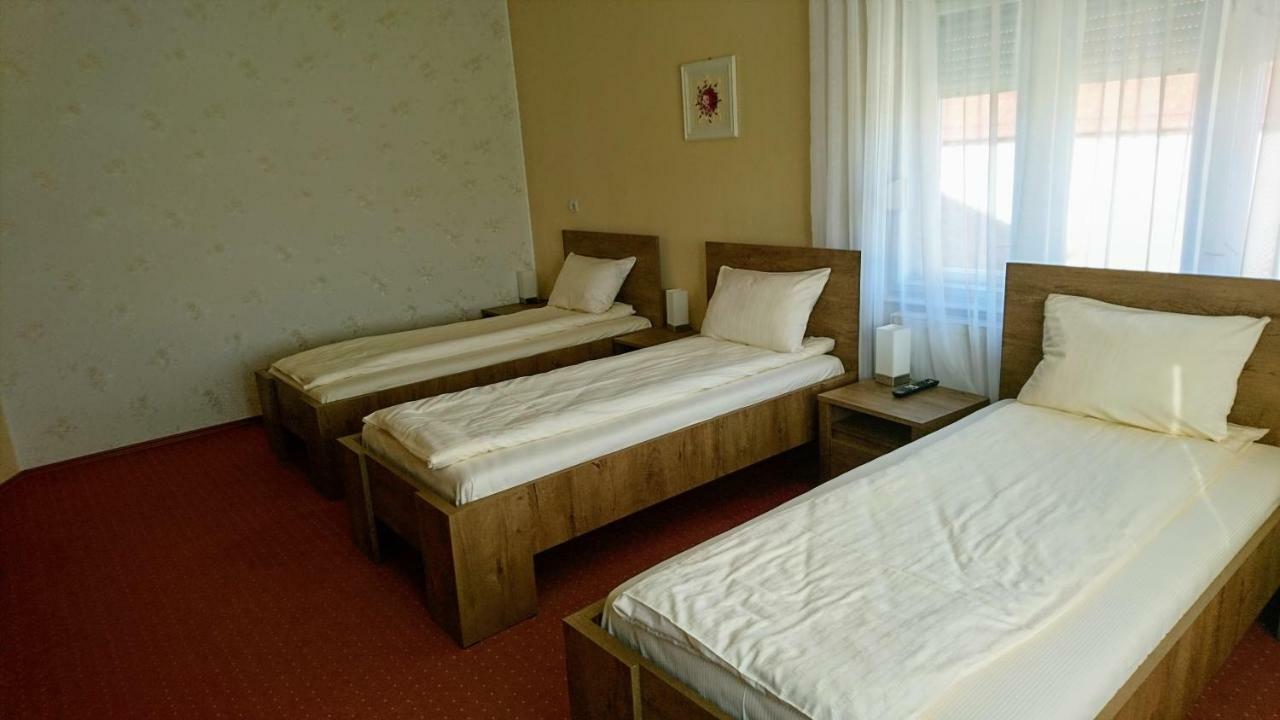 G.Eag - Premium Apartment Oradea Eksteriør billede