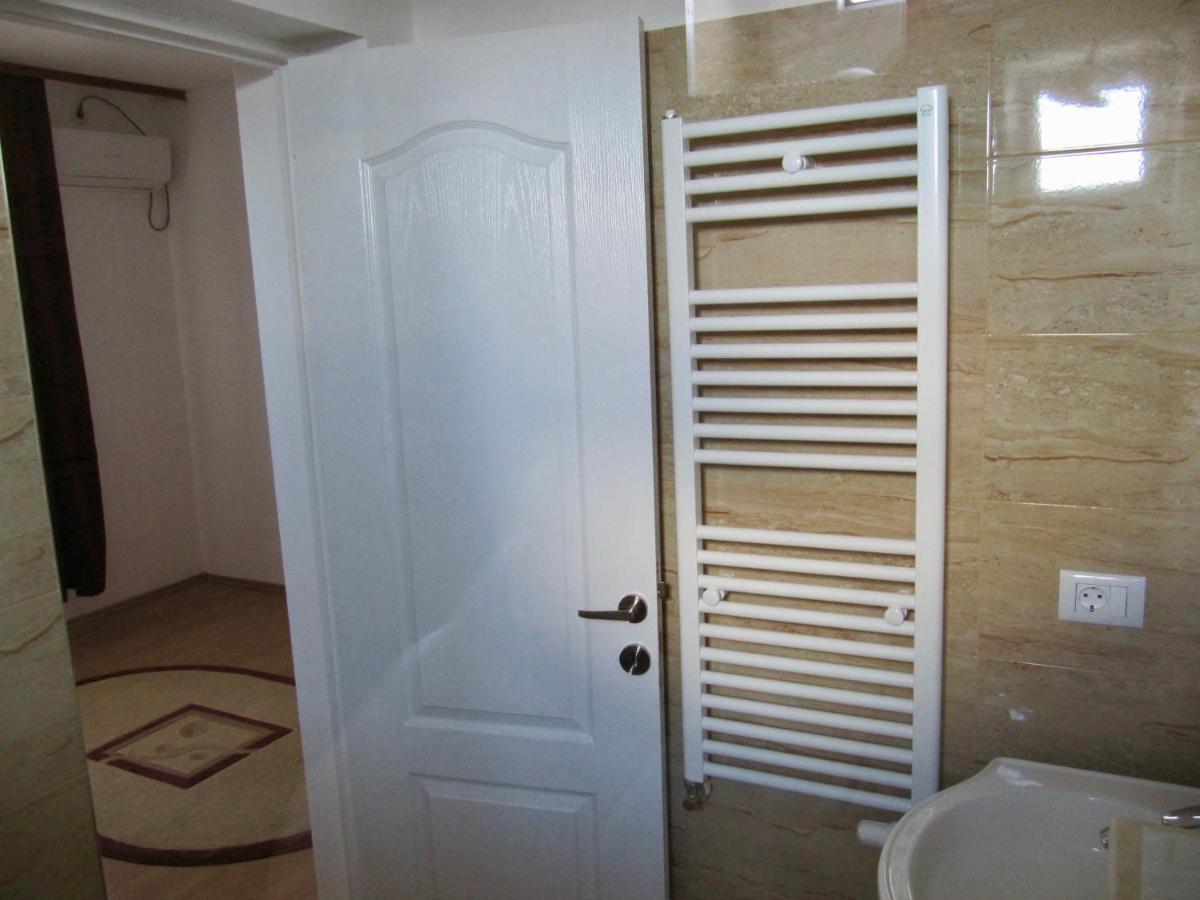 G.Eag - Premium Apartment Oradea Eksteriør billede